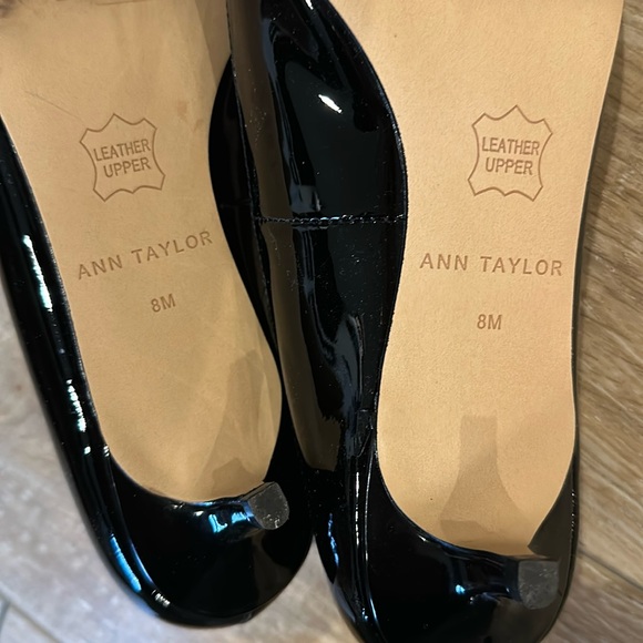Ann Taylor Black Patten Leather Kitten Heel Pumps Size 8 - Picture 11 of 13